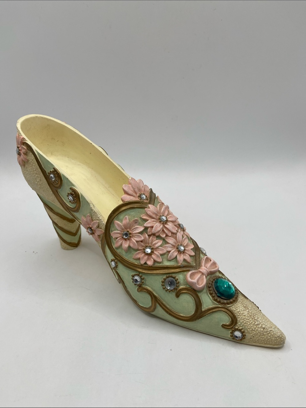 Vintage Decorative Victorian High Heeled
Shoe Figurine Display Feminine